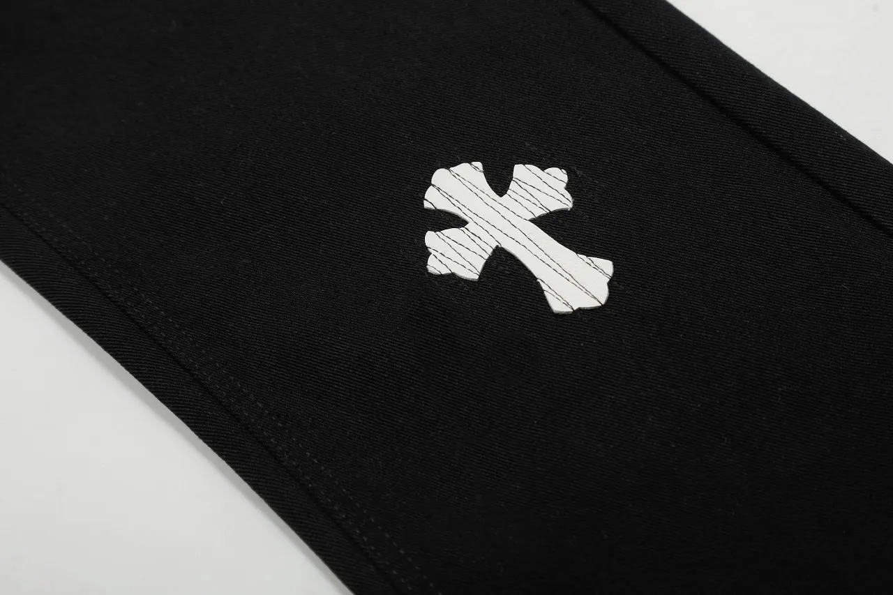 KE978#P240 The only correct leather label version on the market Chrome Hearts CH Cross embroidery distressed jeans Top ceiling quality 100% correct version The correct version is here!  Believe me this must be the best quality you will ever come across! ! Excellent value for money! !  Styles with different washes and textures are very friendly to people with thin legs and thick legs. The straight version is very flattering to the shape of the legs. The moderate length is timeless and easy to match. It is the basis of various styles and a must-have in the wardrobe! ! Add a little stacking to easily control this year's popular clean fit fabric. The fabric is stiff but the upper body is soft without losing texture. The sides and cuffs of some styles have a bone-wash effect. It's really hard not to love it! The outfit effect is immediate! ✅Correctly customize the Croxin metal leather label on the back panel. It is not sold directly with the cross on the finished jeans. 1:1 copying strives for excellence and the details are perfectly grasped. ✅The cross leather label is clear and smooth. Exquisite turning top craftsmanship. ✅Buttons, zippers and hardware are all customized versions of the Croxin LOGO. ✅High-cost washing process. Size: 28 30 32 34 36 (5 sizes)
